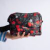 Cartuchera Kawaii - Frutos rojos Base negra