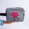 Contenedor TRIP rayado con corazon bordo